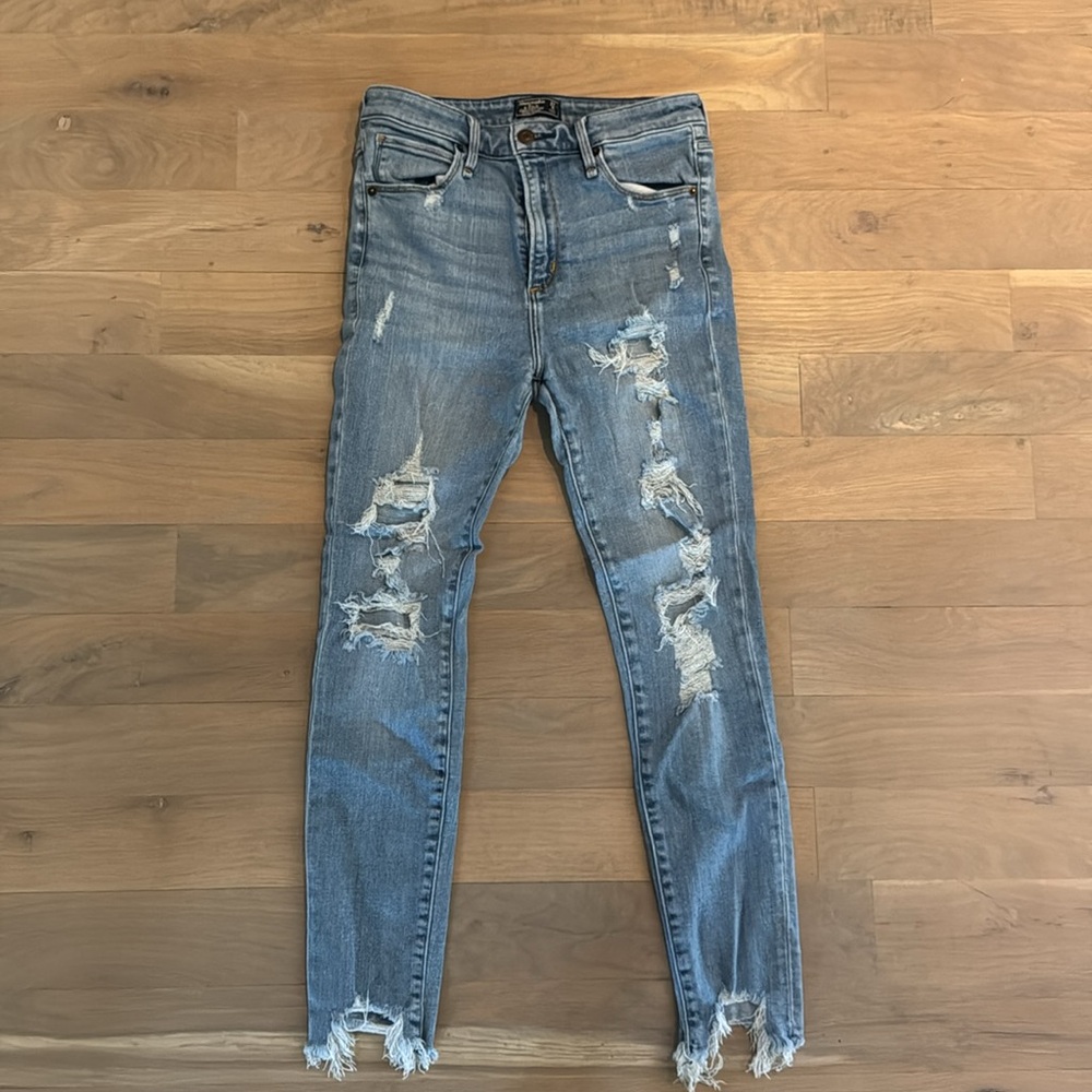A&F Simone High Rise Super Skinny destroyed jeans - 4 short